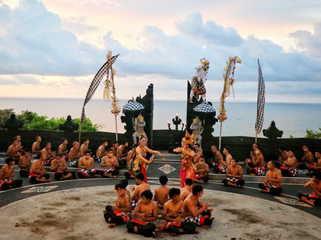 Tari Kecak Uluwatu Bali