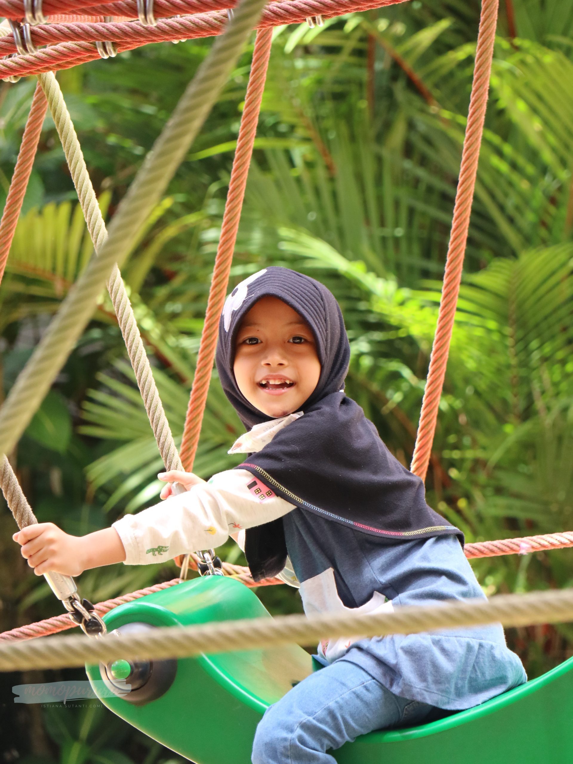 Nawa main Playground di Bali Zoo