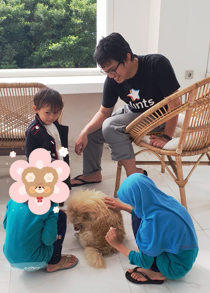 Main dengan Anjing
