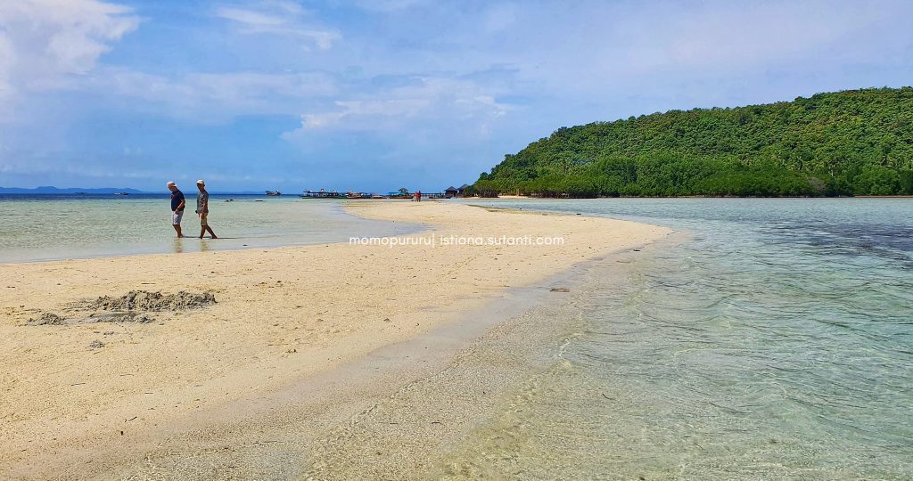 Jembatan Pasir Antara Pulau Pahawang