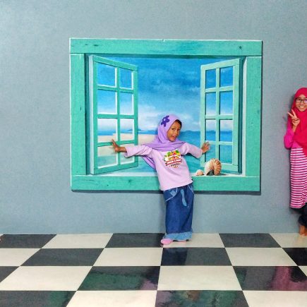 Ilusi Jarak Amazing Art World