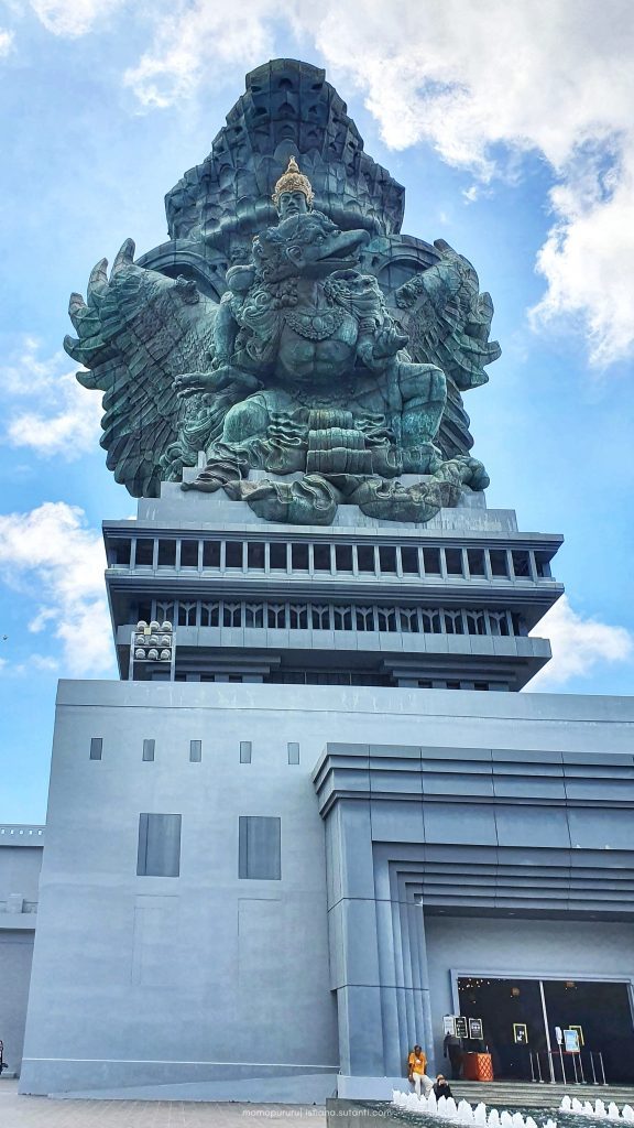 Patung Garuda Wisnu Kencana Bali