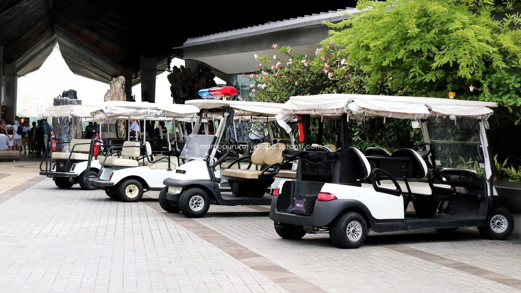 Golf Car yang disediakan menuju Flower Dome & Cloud Forest
