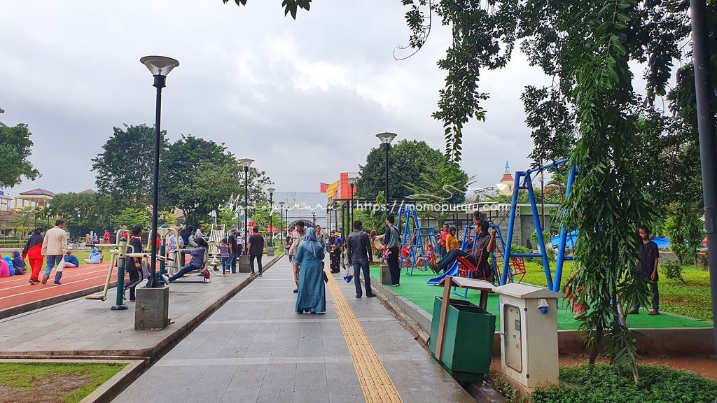Playground dan Alat Olahraga di Alun-alun Kota Bogor