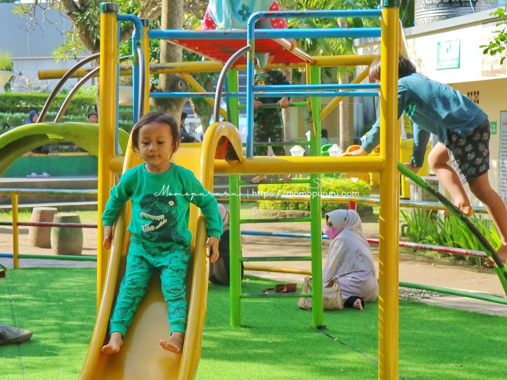 Playground Taman Sangkareang