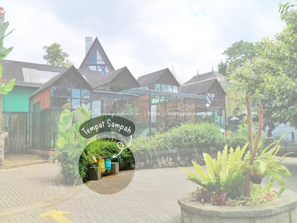 Tempat sampah di dalam Lembang Park & Zoo