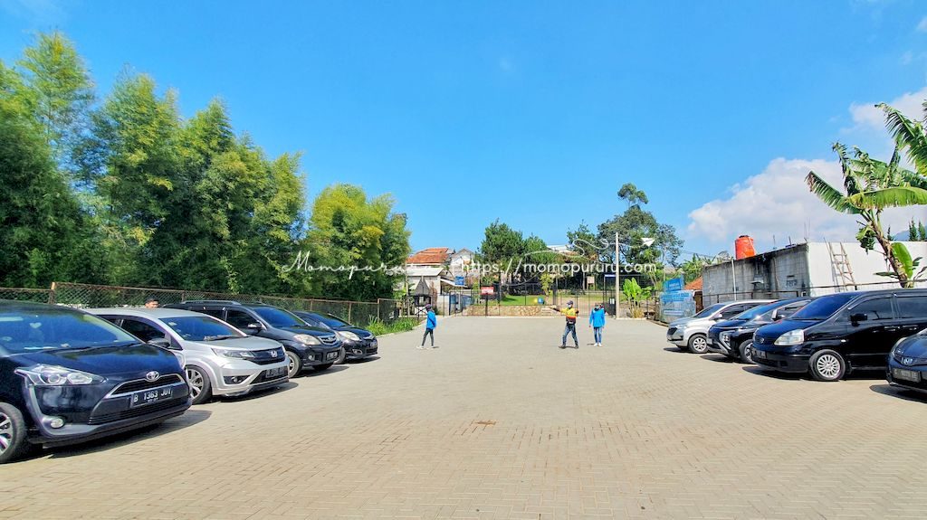 Tempat Parkir Lembang Park & Zoo