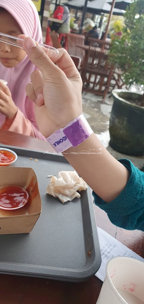 Gelang Kertas Lembang Park & Zoo