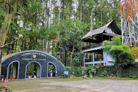 Pintu Masuk Utama THR Juanda