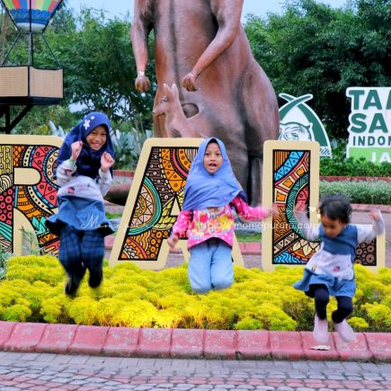 Happy diajak Road Trip