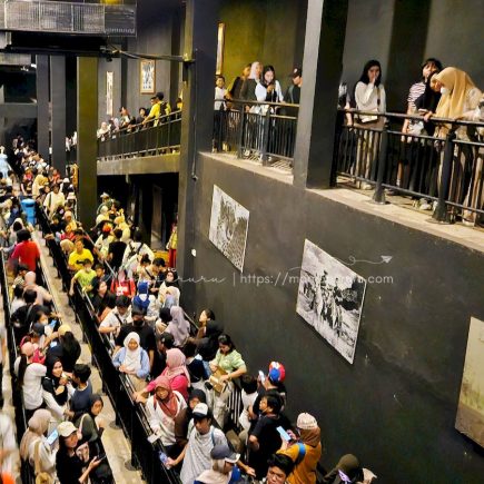 Antrian Kereta Misteri