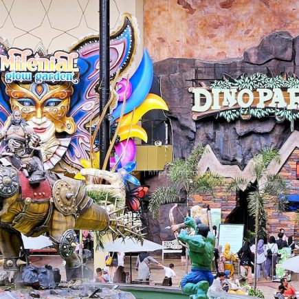 Dino Park dan Milenial Glow Garden