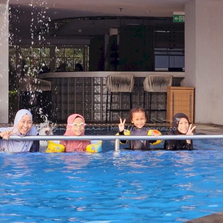 Kolam Renang Mercure Batavia