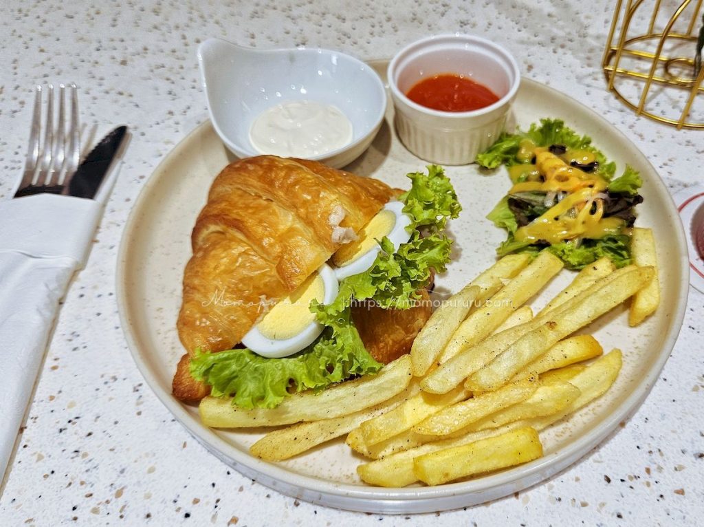 Breakfast Egg Croissand Sandwich