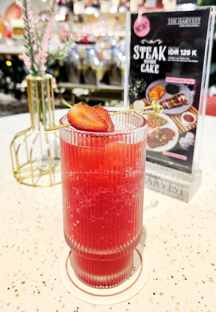Strawberry ice tea