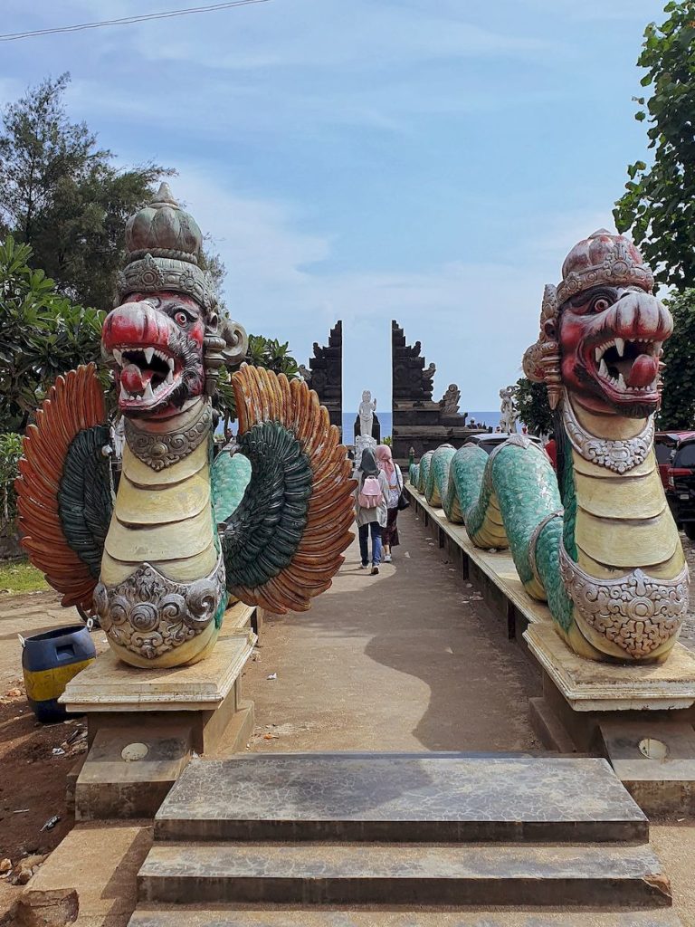 Pintu Naga ke Pure Segara Wukir
