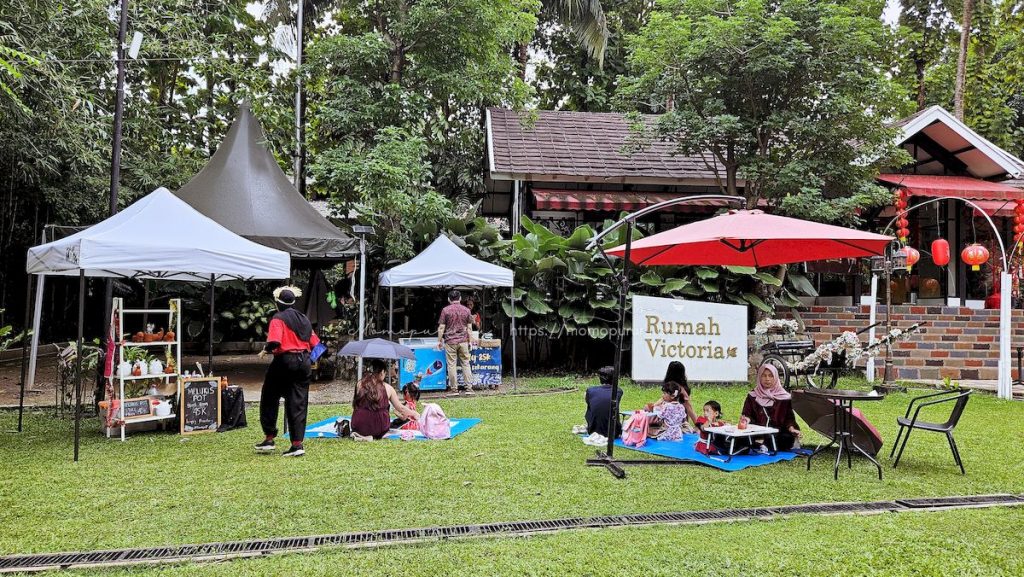 Sunday Market Jakarta Escape