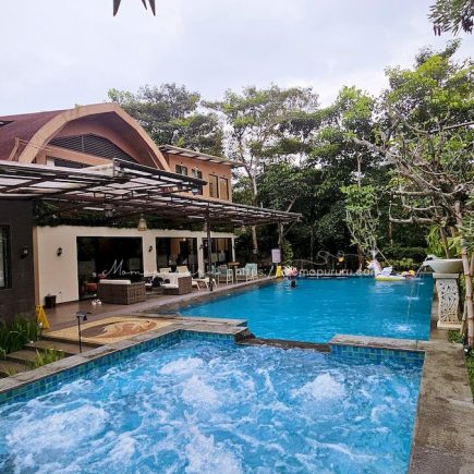 Kolam Renang villa Midori