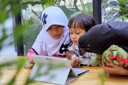 Melihat-lihat yang mau dibeli