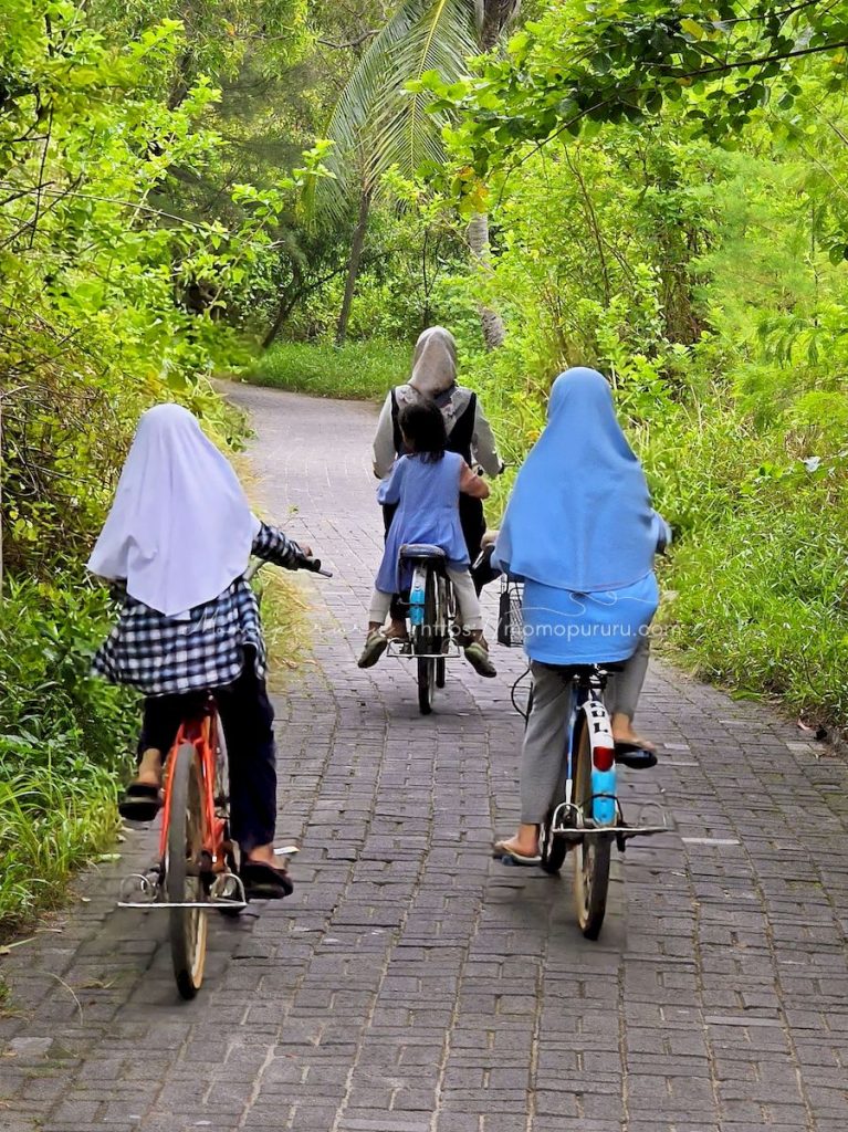 keliling pulau naik sepeda