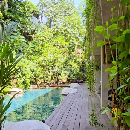 Kolam renang di Jiwan Bogor