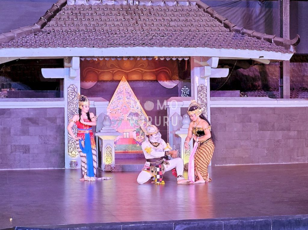 Hanoman berusaha menyelamatkan Shinta