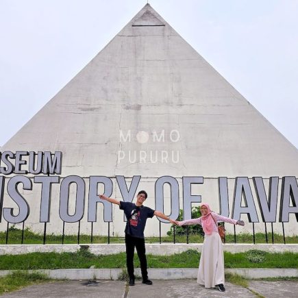 Bangunan berbentuk piramid