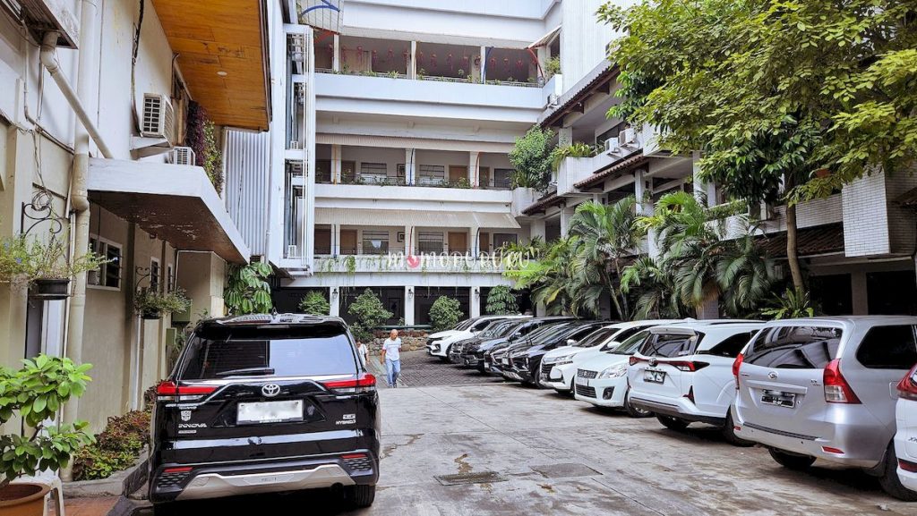 Lahan Parkir Hotel Mutiara