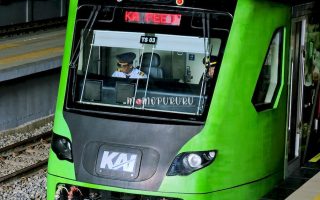 Kereta Feeder Whoosh