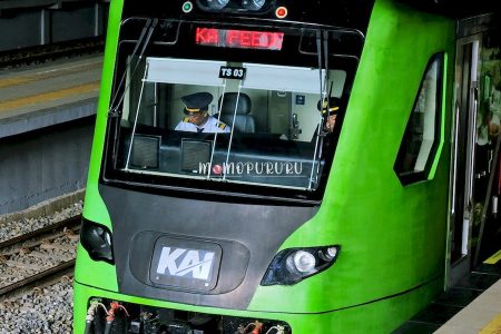 Kereta Feeder Whoosh