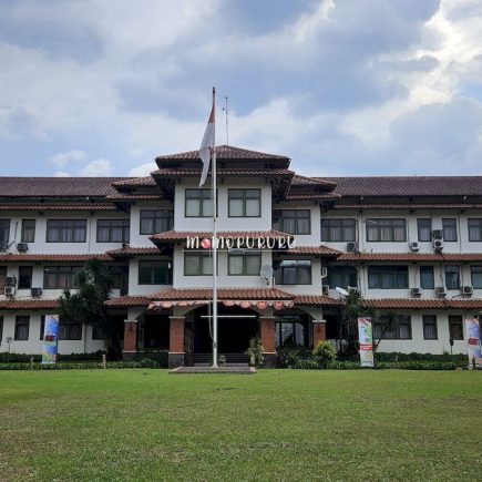 SMA Dwiwarna Boarding School