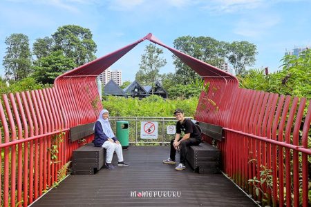 Santai di Floating Boardwalk