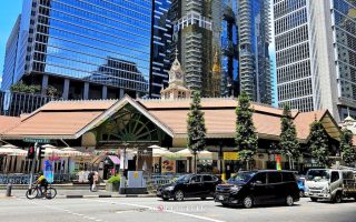 Lokasi Lau Pa Sat di antara gedung perkantoran