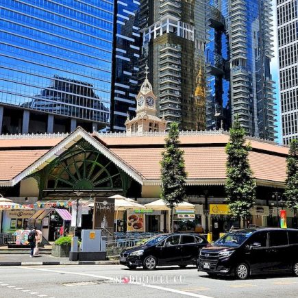 Lokasi Lau Pa Sat di antara gedung perkantoran