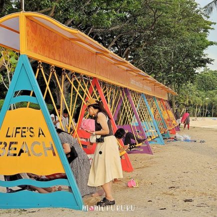 Ayunan di pantai Palawan