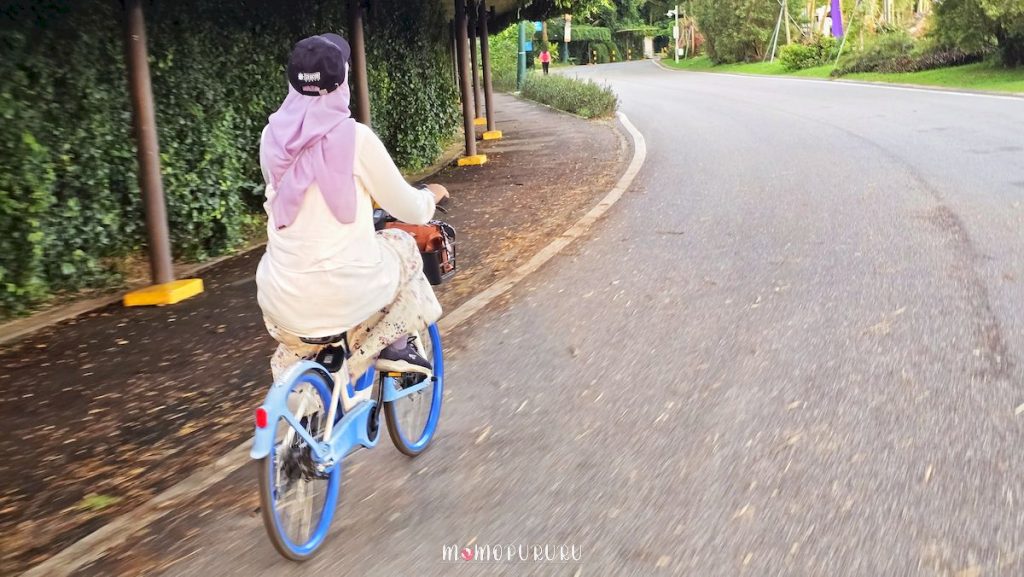 Bersepeda di sentosa island