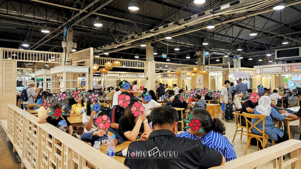 Tempat duduk di Siam Food