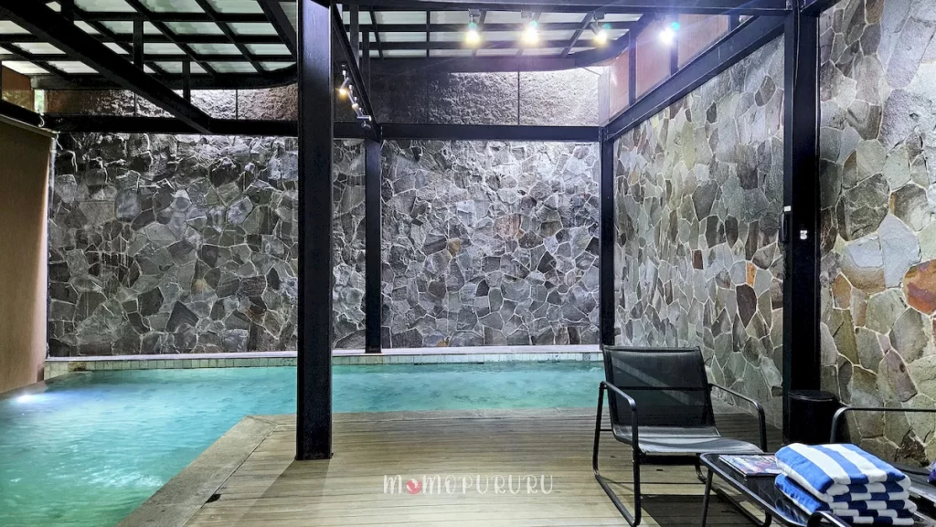 Kolam renang private