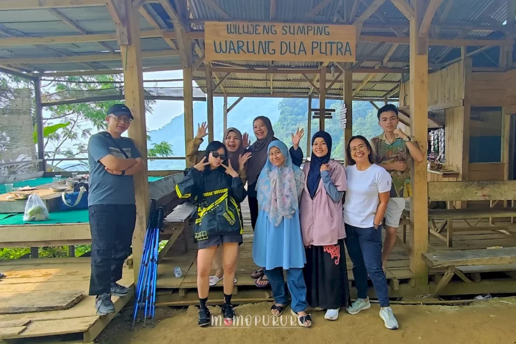 warung di jalur trekking sentul