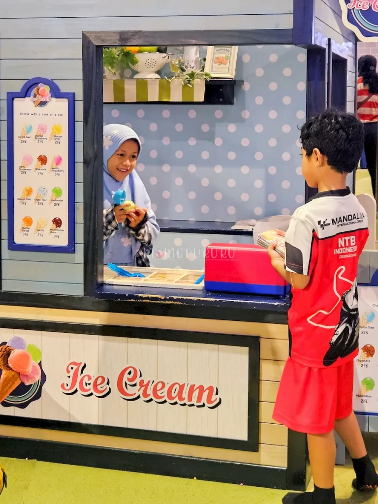 jual beli es krim pakai uang mainan