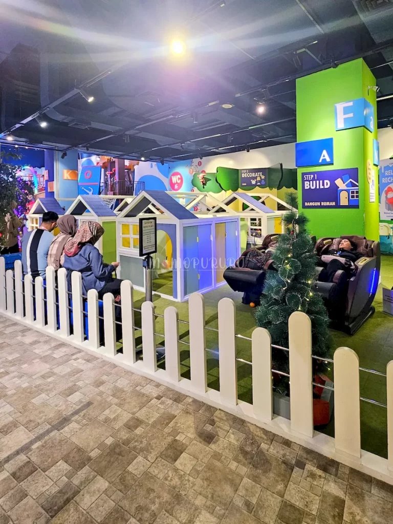 Fanpekka menyediakan area kursi pijat 