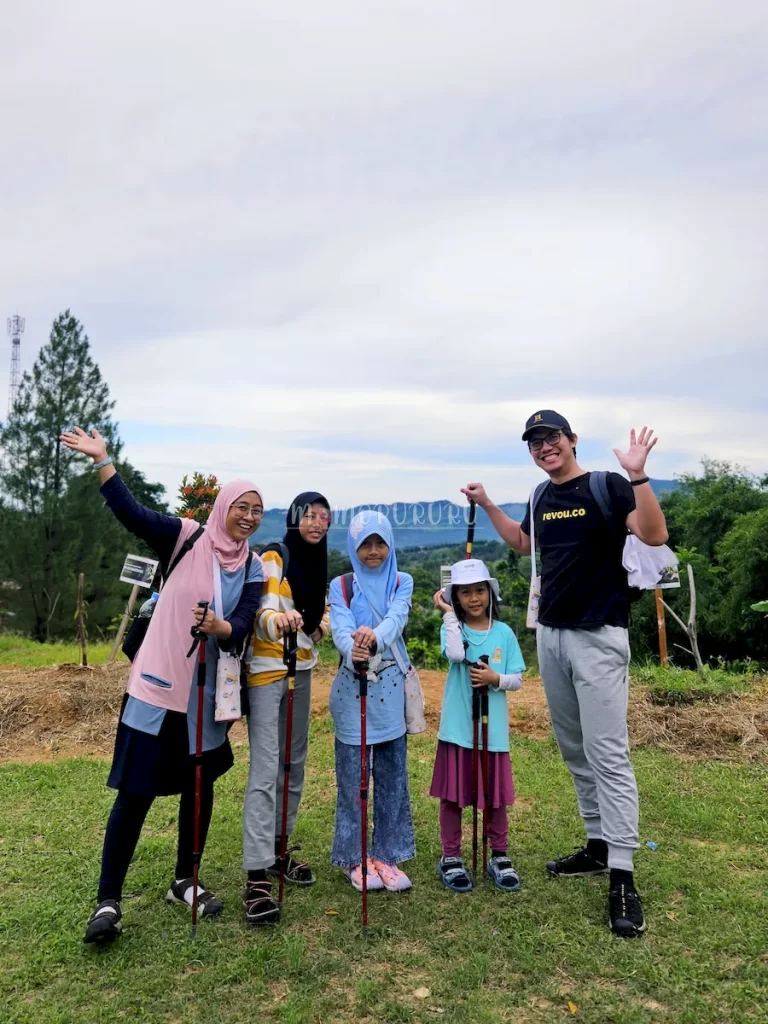Foto dulu sebelum trekking