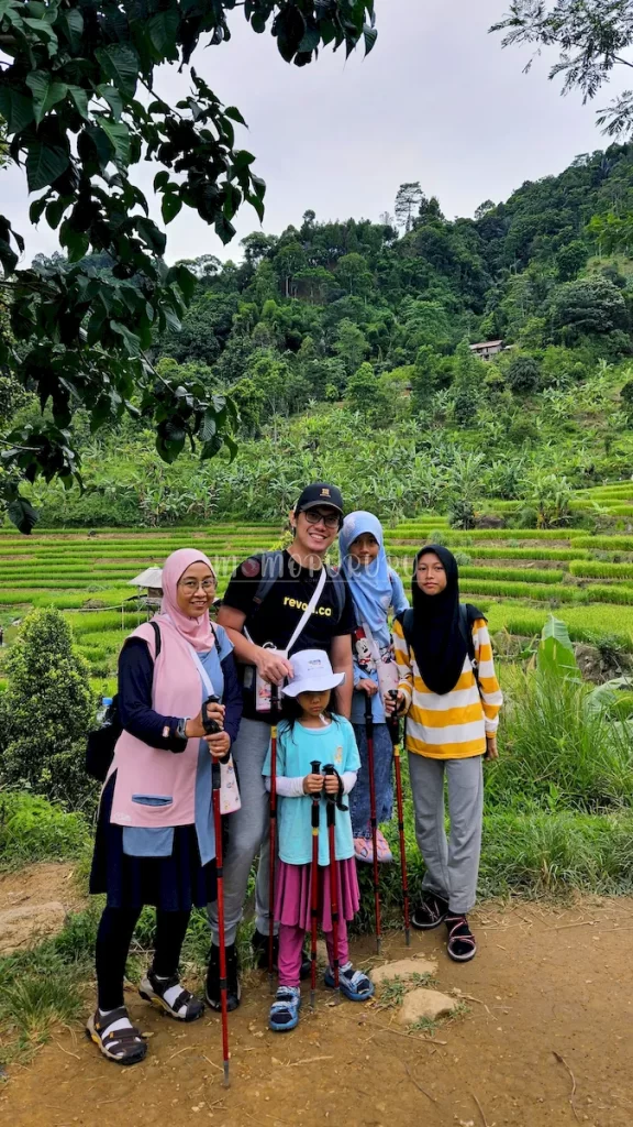 Trekking bersama anak-anak