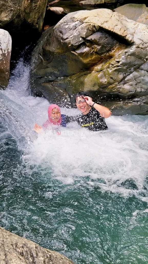 berendam berdua di curug