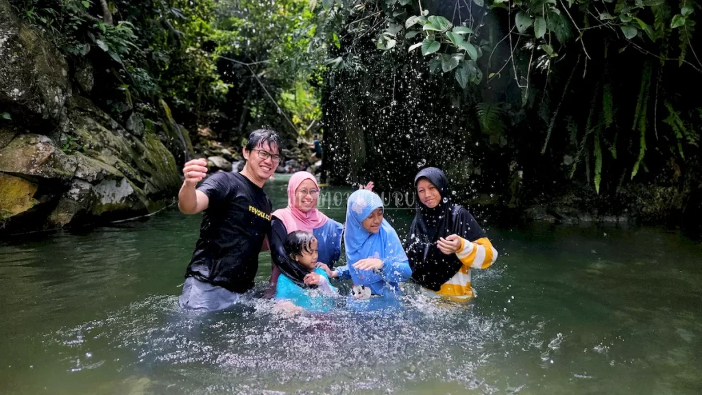 Berfoto di Curug Cepet