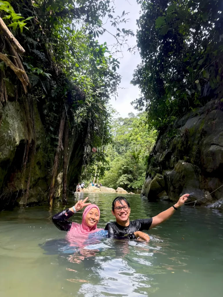 Main di tempat dalam Curug Cepet