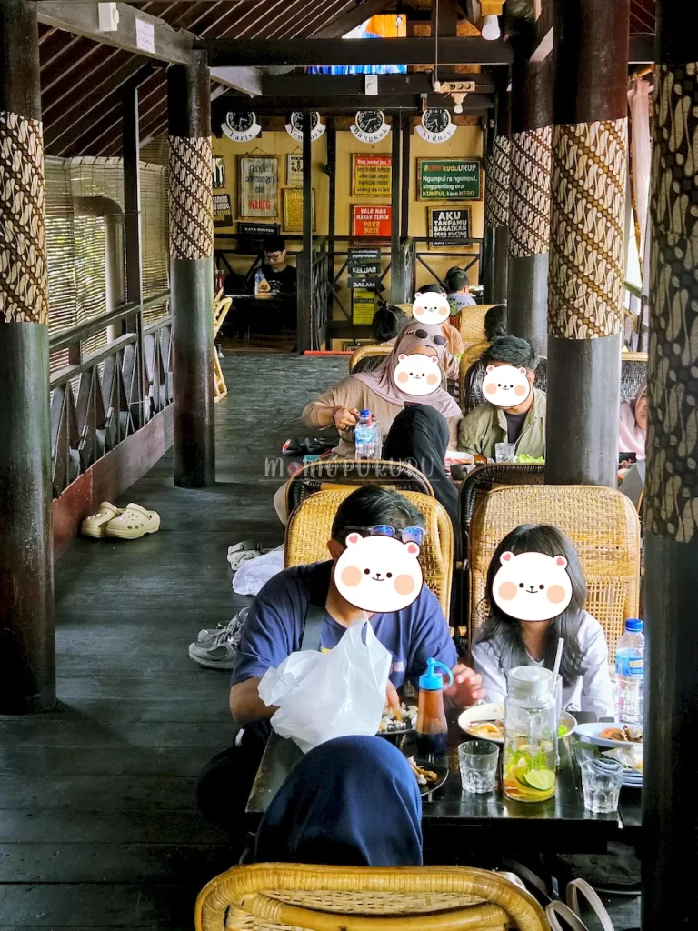 Lantai 2 The House of Raminten