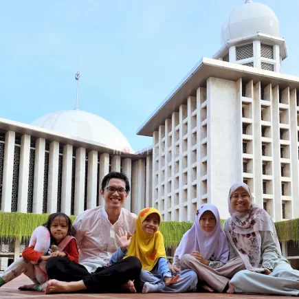 Itikaf di masjid Istiqlal