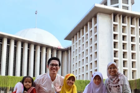 Itikaf di masjid Istiqlal