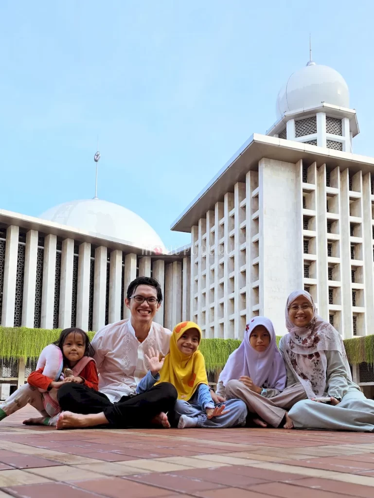 Itikaf di masjid Istiqlal